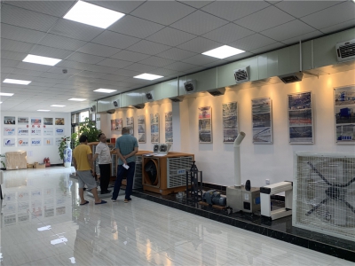  廣州某電子廠(chǎng)各領(lǐng)導(dǎo)來(lái)到東莞環(huán)?？照{(diào)廠(chǎng)家指導(dǎo)考察